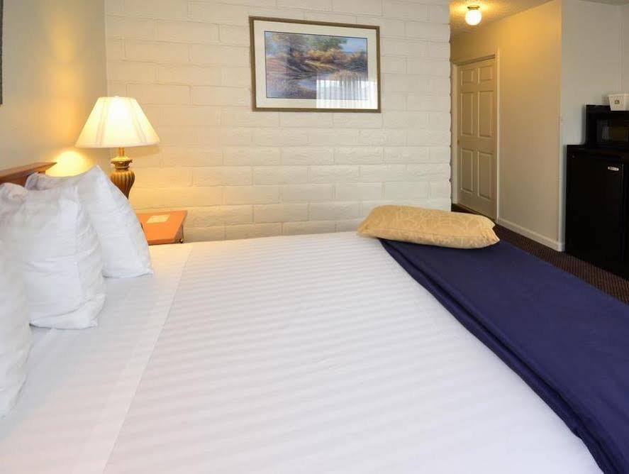Trailside Inn Alturas Luaran gambar